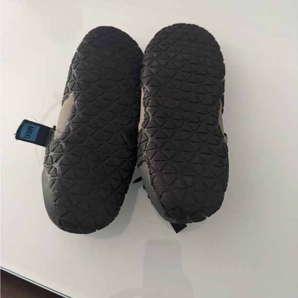 Black water Shoes - Picture 3 of 7